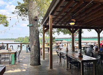 alabama/weiss-lake/restaurant/decks-and-docks