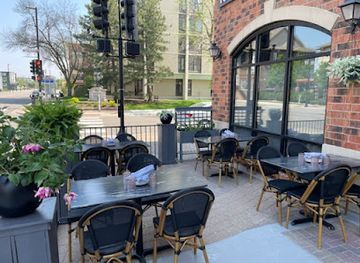 minnesota/prairie-pothole-region/restaurant/pink-ivy-kitchen-and-bar
