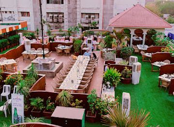 india/ahmedabad/restaurant/skyz-restaurant-banquet