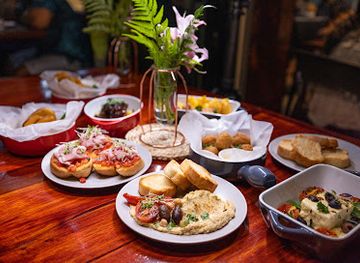 samoa/falealupo/restaurant/paddles-restaurant