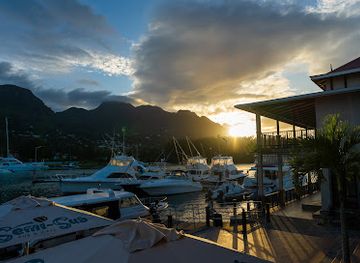 seychelles/ile-aux-recifs/restaurant/semi-sub-pub-cafe