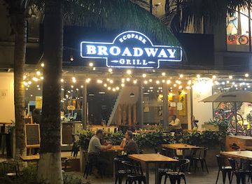 vietnam/red-river-delta/restaurant/broadway-diner-pub