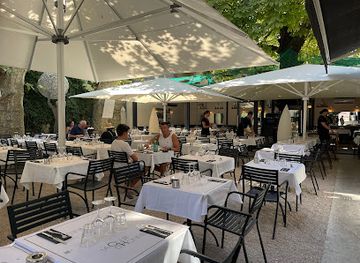 france/avignon/rocher-des-doms/restaurant/la-cour-d-honneur-restaurant-avignon-centre-ville