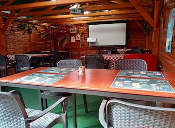 hungary/jaszsag/restaurant/pipacs-etterem