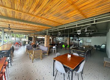 timor-leste/viqueque/restaurant/kitchen-art-tipsy-bar