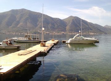 montenegro/bay-of-kotor/restaurant/restoran-atrium