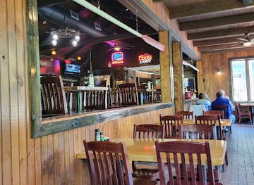 kentucky/bluegrass-region/restaurant/hall-s-on-the-river