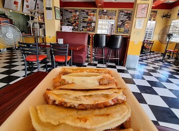 belize/belize-city/queen-s-square/restaurant/queen-s-grab-and-go