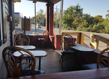 indiana/new-albany/restaurant/get-it-on-a-bun-at-bootys