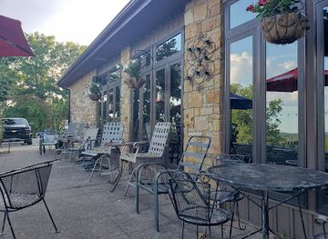 illinois/garden-of-the-gods/restaurant/cave-in-rock-state-park-restaurant