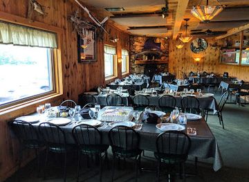 wisconsin/glacial-lake-wisconsin/restaurant/fish-tales-restaurant