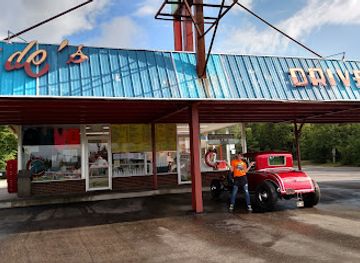michigan/upper-peninsula/restaurant/clyde-s-drive-in