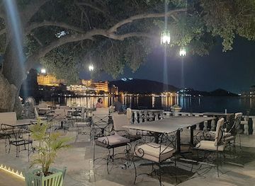 india/udaipur/restaurant/ambrai-restaurant