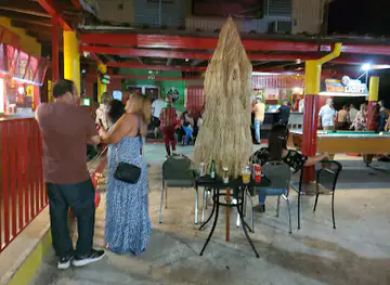 La Vida Como Es Bar & Grill