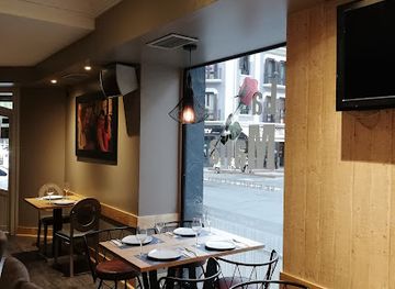 spain/pamplona/restaurant/la-mafia-se-sienta-a-la-mesa