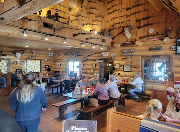 montana/yellowstone-national-park/restaurant/cowboy-s-lodge-and-grille
