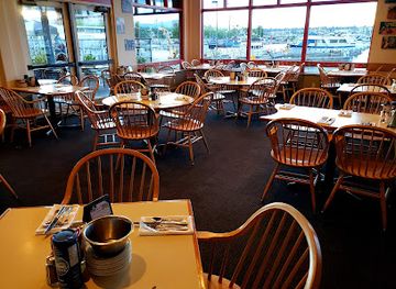 washington/puget-sound/restaurant/chinook-s-at-salmon-bay