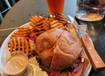 washington/kirkland/restaurant/stack-571-burger-and-whiskey-bar-kirkland