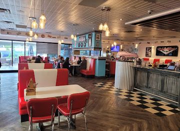 canada/saskatoon/restaurant/pink-cadillacs-diner-and-t-bird-lounge