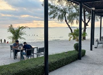 cambodia/sihanoukville/independence-beach/restaurant/aqua-beach-club