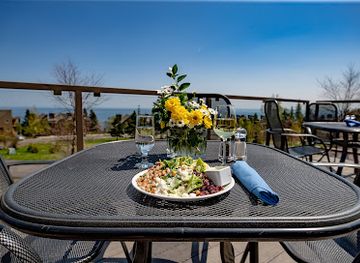 minnesota/lake-superior/restaurant/waves-of-superior-cafe