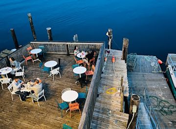 maine/portland-head-light/restaurant/luke-s-lobster-portland-pier