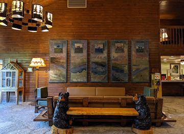 illinois/matthiessen-state-park/restaurant/main-dining-room-at-starved-rock-lodge