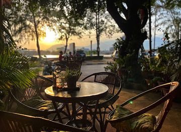 cambodia/kampot/restaurant/bazaar-cafe-healing-space