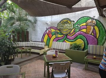 haiti/petionville/restaurant/smooch