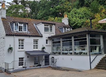 jersey/plemont-bay/restaurant/the-rozel-pub-dining