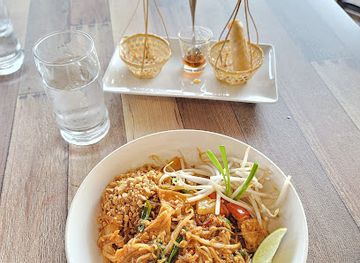 maine/augusta/restaurant/thai-with-us