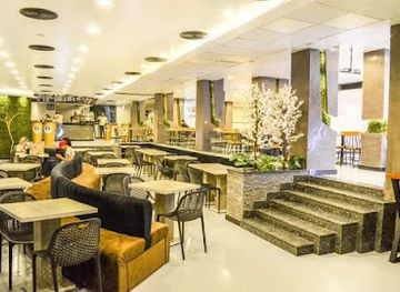 egypt/giza-plateau/restaurant/walkway-food-court