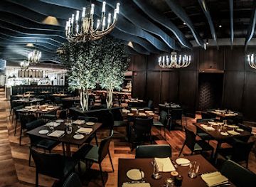 wisconsin/milwaukee/restaurant/lupi-iris