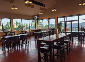 west-virginia/metro-valley/restaurant/the-lookout-bar-grill-at-eagle-view