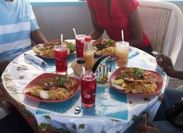 saint-lucia/vieux-fort-quarter/restaurant/tones-front-yard