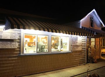 new-hampshire/lake-winnipesaukee/restaurant/morrisseys-front-porch-pub