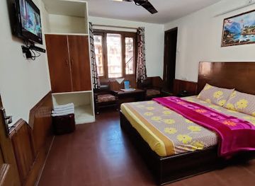 india/manali/restaurant/hotel-santi-bhojonaloy