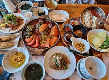 south-korea/jeju-city/seogwipo-city/restaurant/gozip-dol-wooluck-jungmun