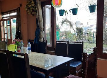 india/pahalgam/restaurant/the-o-t-r