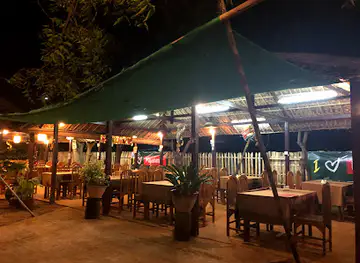 Treasure Cafe & Restaurant (ဒေါင်းလန်းကြီး ထမင်းဆိုင်)
