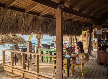 honduras/western-highlands/restaurant/cayuco-beach-bar