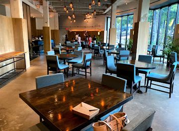 new-york/north-country/restaurant/the-roundhouse
