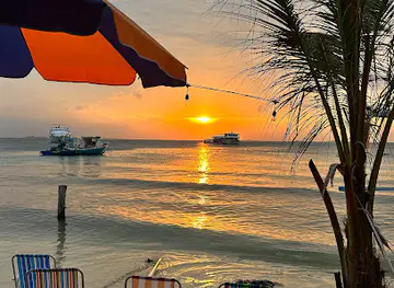 Compass Beach & Bistro