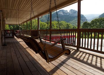 west-virginia/seneca-rocks/restaurant/yokum-s-vacationland