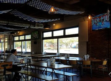 virginia/charlottesville/restaurant/kardinal-hall