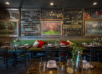 ohio/lake-erie-islands/restaurant/orchard-bar-table-catawba