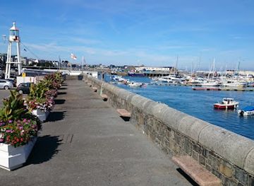guernsey/vazon-bay/restaurant/pier-17-restaurant