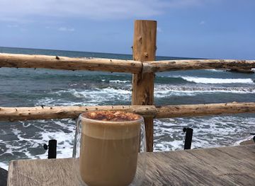 lebanon/batroun-coast/restaurant/a-la-pier