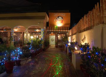 pakistan/peshawar/university-town/restaurant/cafe-crunch