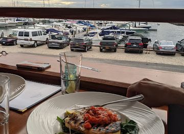 new-york/the-hamptons/restaurant/bostwick-s-on-the-harbor